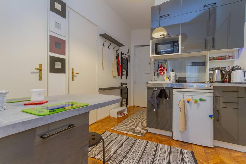 Poppy's By The Danube By Nw Apartament